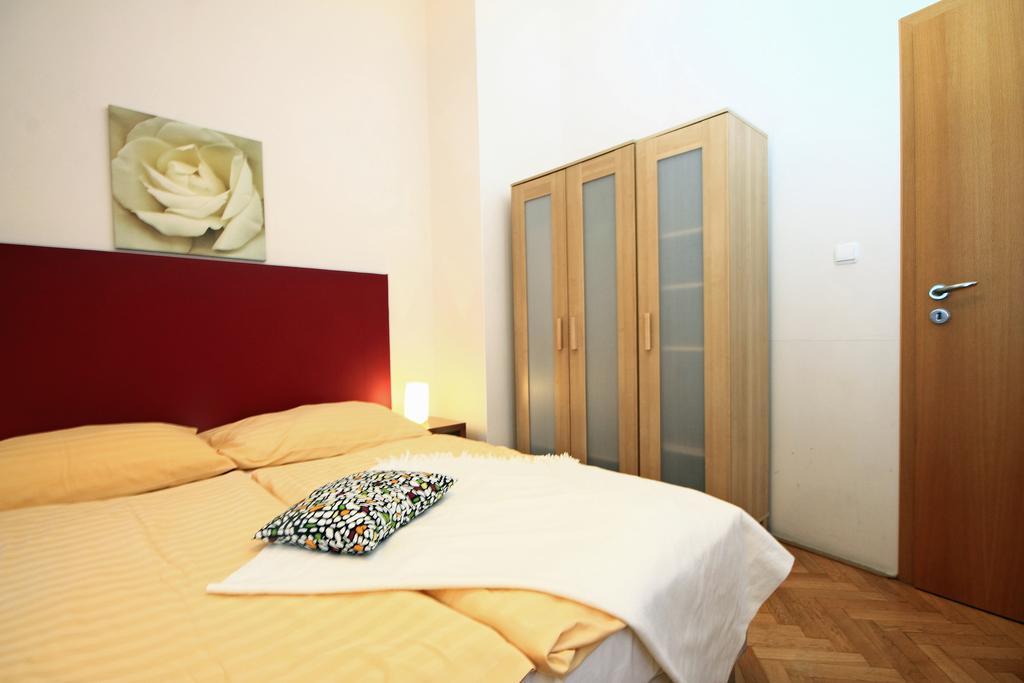 Theatre Residence Prag Rum bild